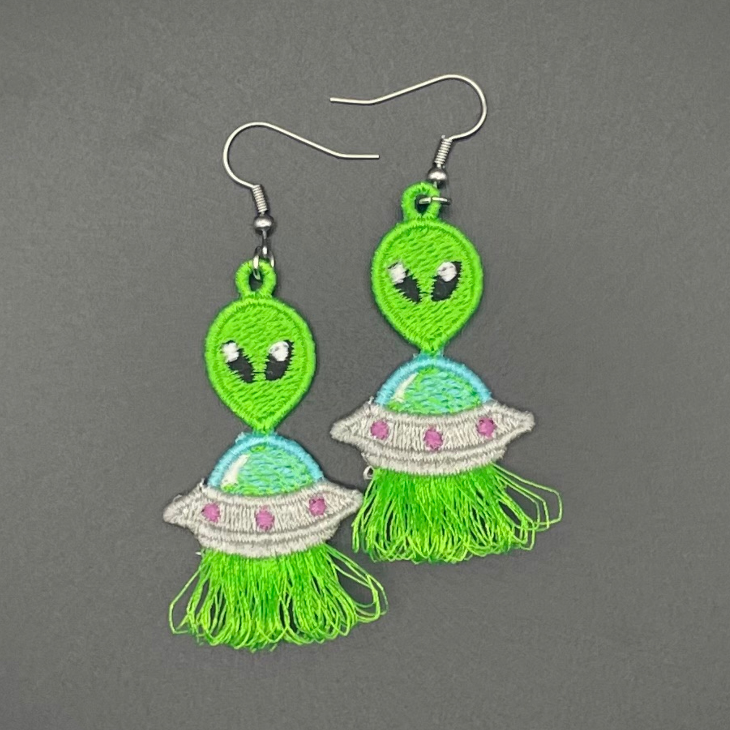 Fringe Alien UFO Freestanding Lace Charm