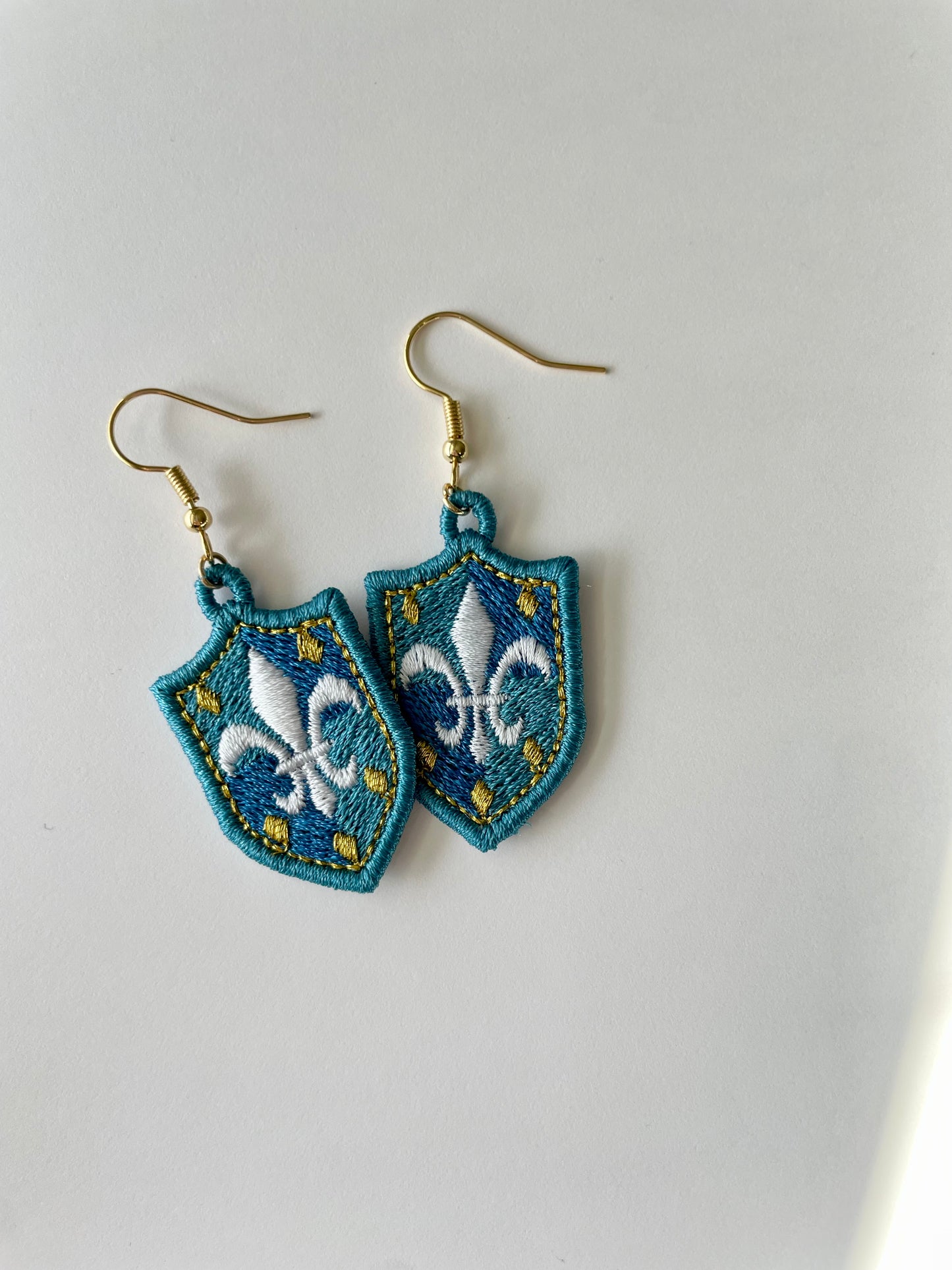 Fleur de Lis Medieval Shield - Freestanding Charm